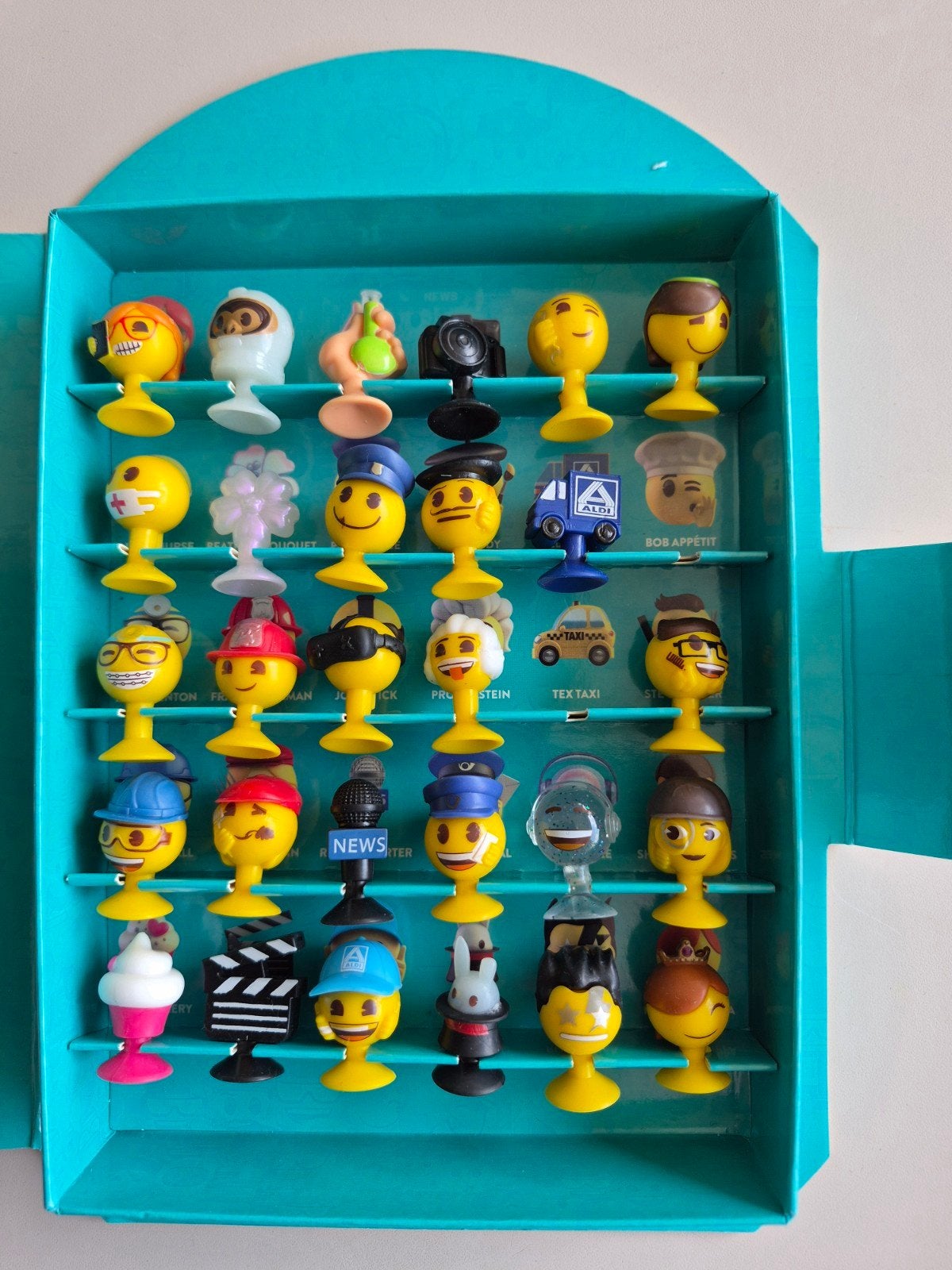 Emoji Verzameldoos 2024 – Thema Beroepen, Verzamelen, Aldi, Ophalen of Verzenden