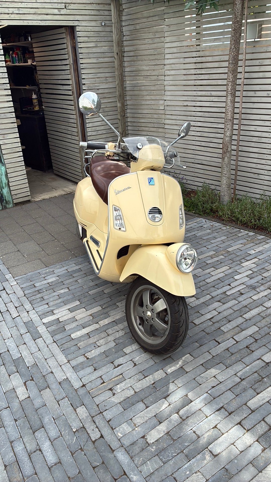 Vespa GTV250 ie, Fietsen en Brommers, Ophalen, Gebruikt