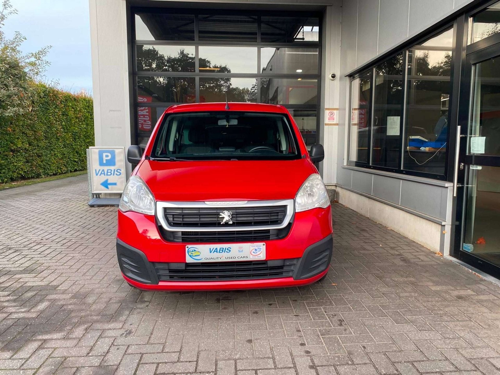 Peugeot Partner Partner 1.2 PureTech Active S, Auto's, Stof, Gebruikt, 1199 cc, Mistlampen