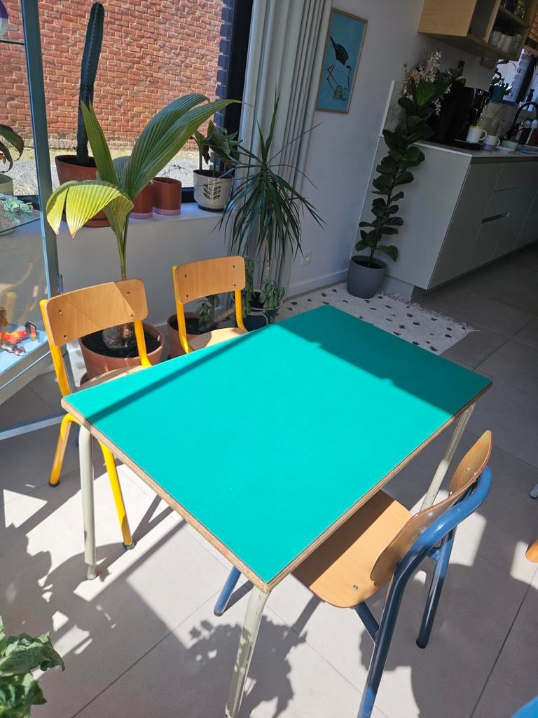 Vintage kindertafeltje met 3 stoeltjes, Ophalen
