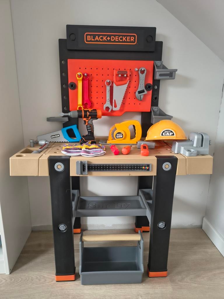 SMOBY : Black + Decker werkbankje, Ophalen
