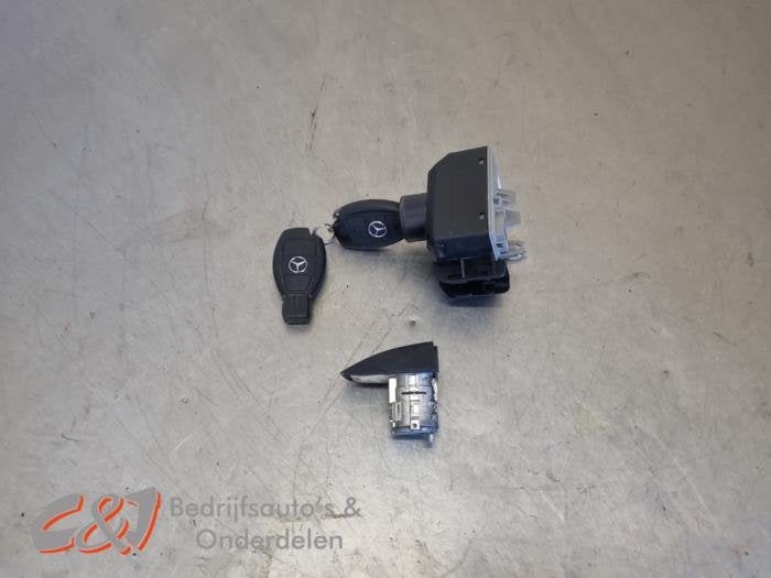 Serrure de contact + clé d'un Mercedes Vito, 3 mois de garantie, Utilisé, -, -