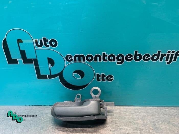 Poignée portière 4portes avant droite d'un Toyota Yaris Ve, -, 3 mois de garantie, Toyota, Utilisé