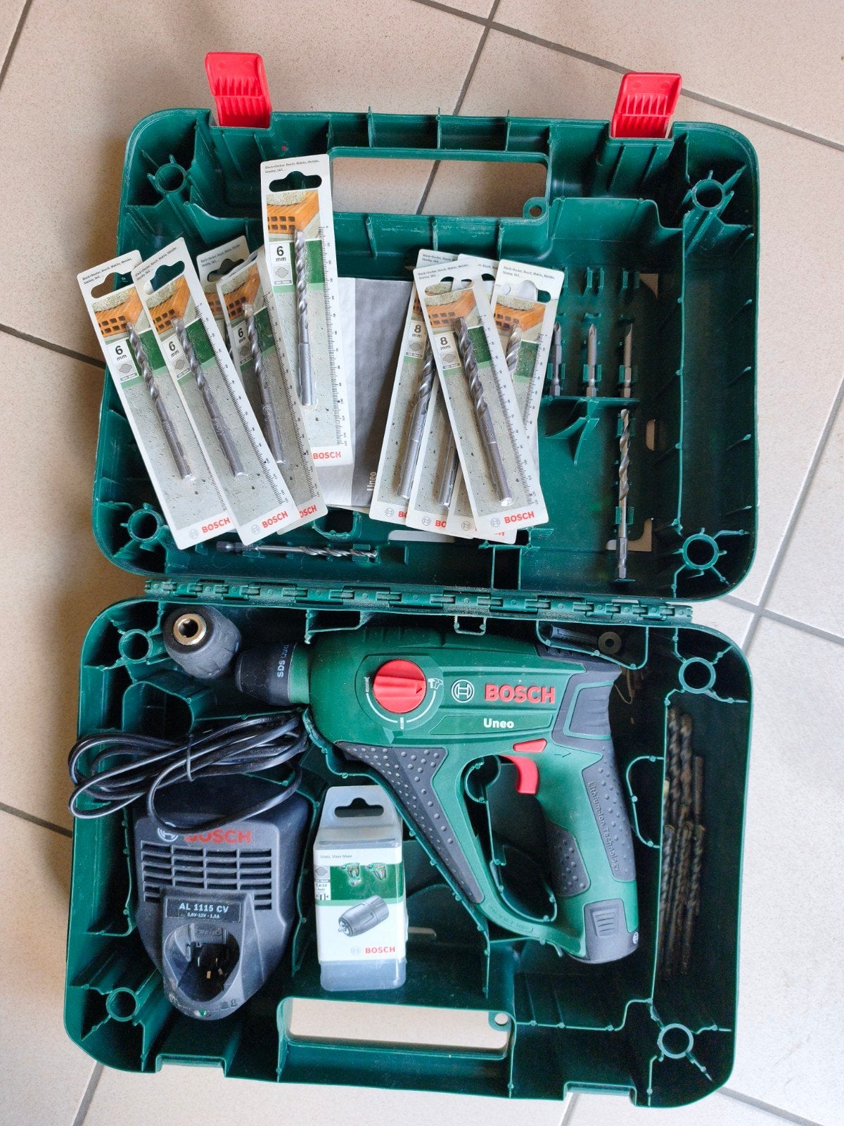 Bosch uneo 12V met lader en accessoires, Doe-het-zelf en Bouw, Ophalen, Zo goed als nieuw, Boor- en Schroefmachine