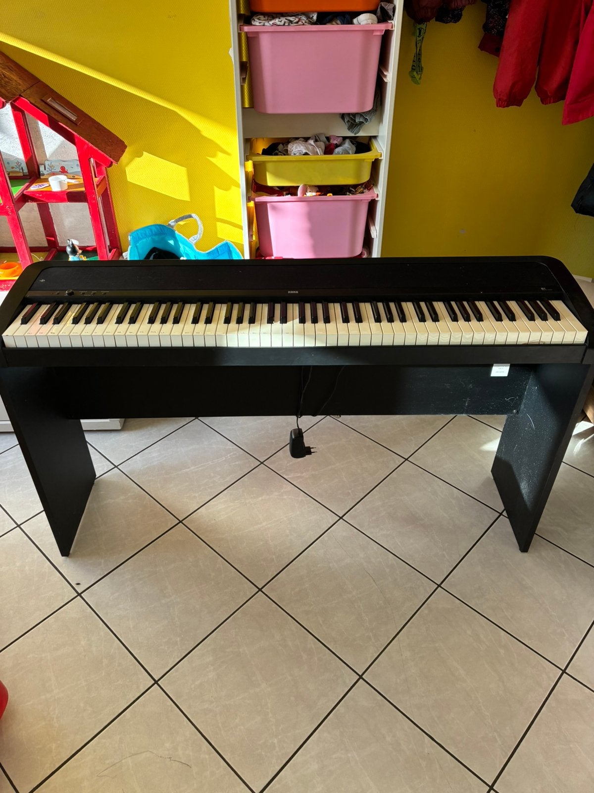 Korg b1 digitale piano op meubel, Ophalen, Zo goed als nieuw, Piano