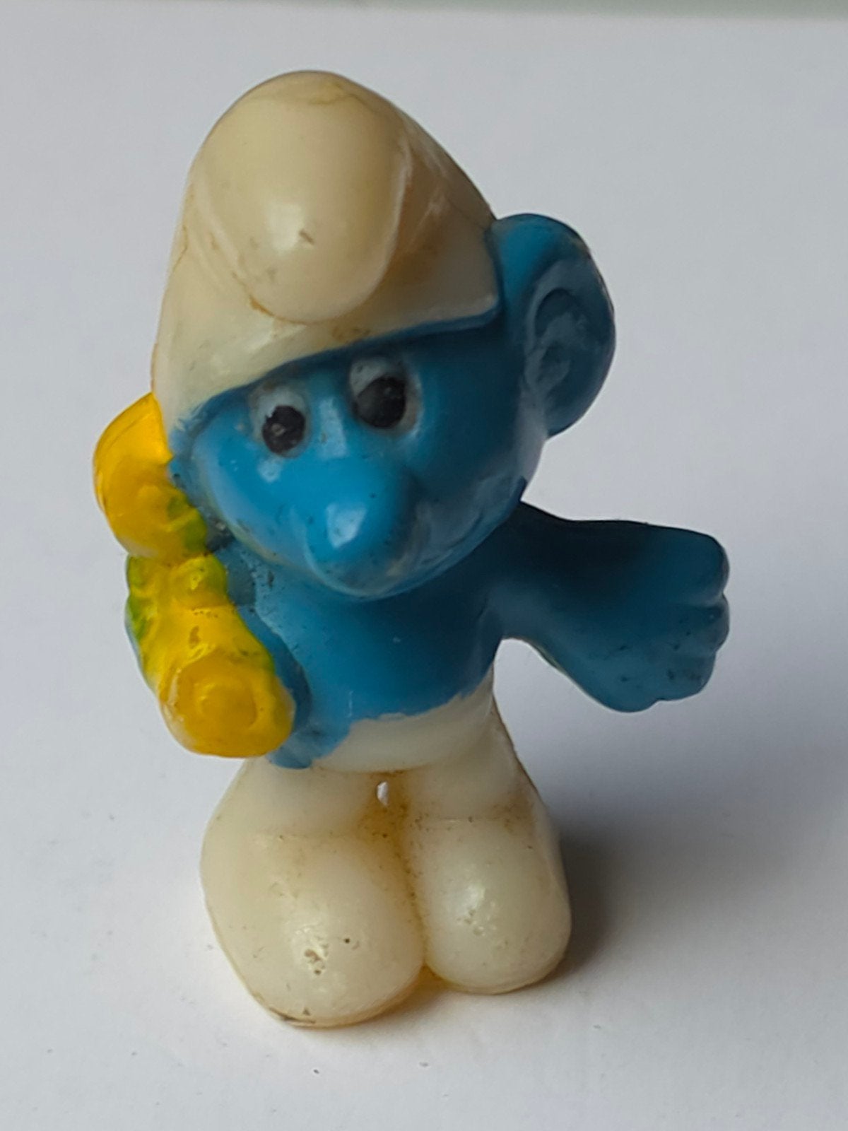 Mini figurine Schtroumpf avec téléphone Kinder, Collections, Envoi, Utilisé, Autres Schtroumpfs, Poupée, Figurine ou Peluche