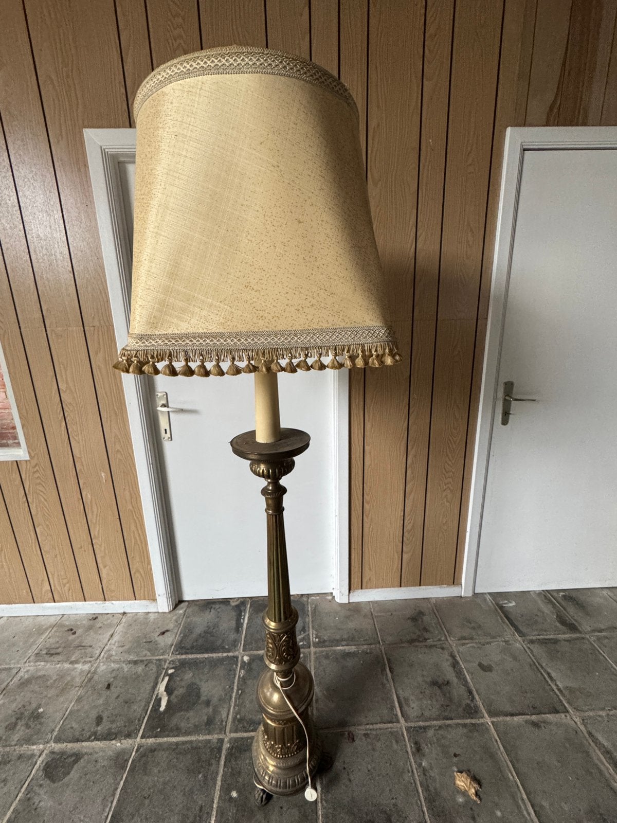 Antiek staande lamp, Ophalen