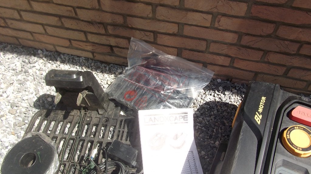 Robot, Jardin & Terrasse, Tondeuses robotisées, Enlèvement, Utilisé, 20 à 25 cm, LANDXCAPE