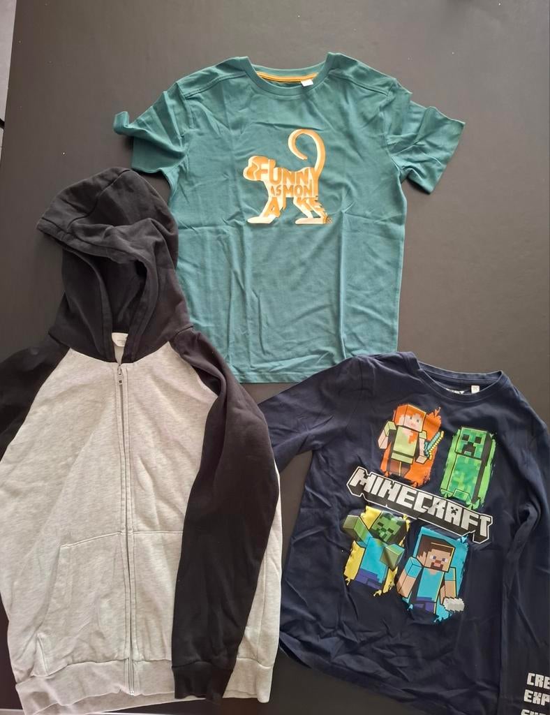2 T -shirt + 1 Sweat-shirt à capuche tirettes garçon 10 ans., Kinderen en Baby's, Ophalen, Zo goed als nieuw, Jongen