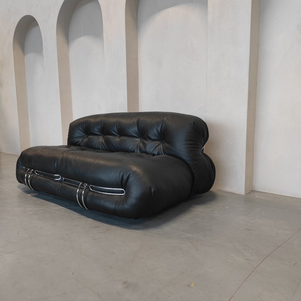 Cassina Soriana - tweezitsbank in Extra leer (cat Z) Zwart, Antiquités & Art, Enlèvement ou Envoi