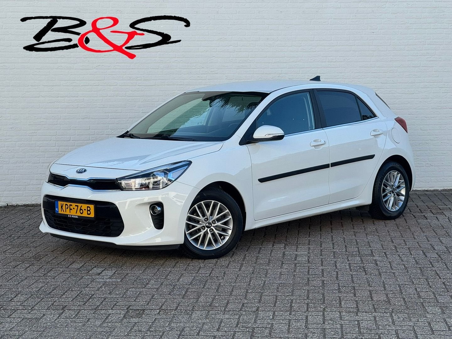 Kia Rio 1.0 TGDI DynamicLine Camera Carplay Cruise Navigatie, Auto's, Kia, Zwart, Wit, Bedrijf, Handgeschakeld