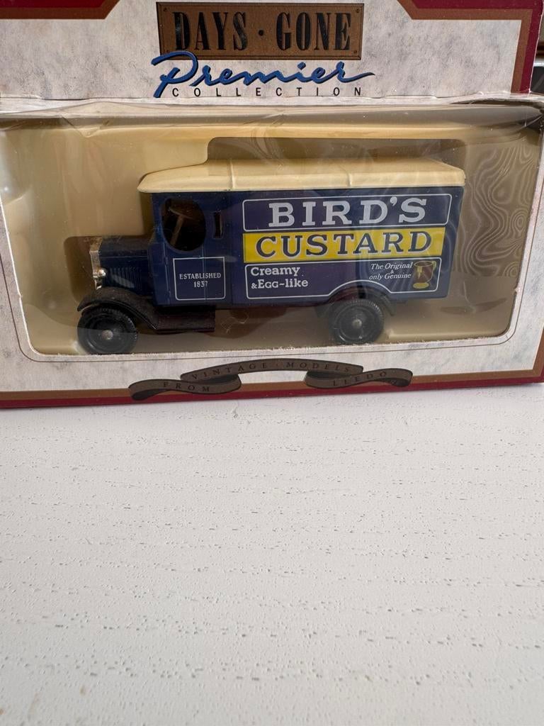 MORRIS LIGHT TRUCK LORRY VAN MODEL BIRD'S CUSTARD 1:64, Ophalen, Zo goed als nieuw