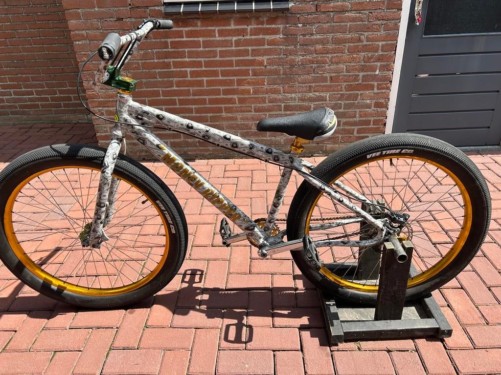 Wheelie bike limited edition, Fietsen en Brommers, Fietsen | Crossfietsen en BMX, Zo goed als nieuw, 24 inch of meer, Staal, Voetsteunen