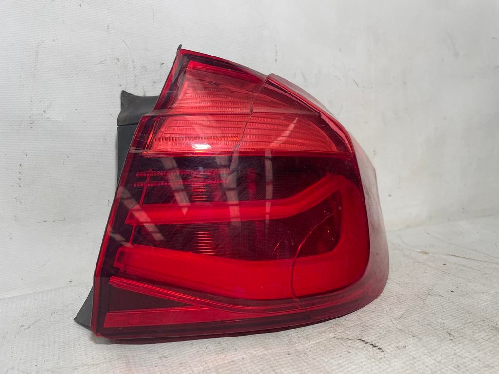 Feu arriere droit ABIMEE BMW F30/F31 H4737221006, Enlèvement, Utilisé, BMW