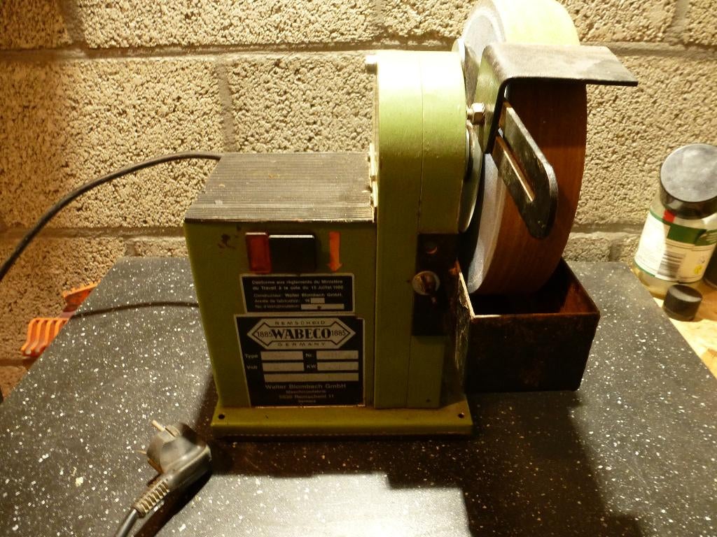 WABECO SLIJPMACHINE, Ophalen of Verzenden, Gebruikt, 700 tot 1000 watt, Werkbankslijpmachine