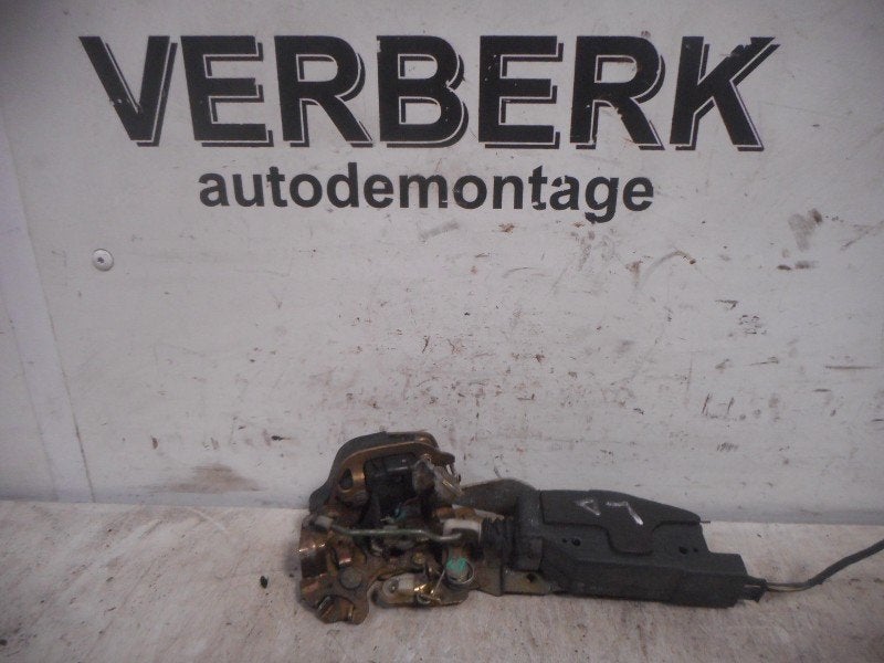 PORTIERSLOT LINKS ACHTER Senator B (90-229-915--90-229-917), Gebruikt, Opel, Opel Automobile GmbH, Bahnhofsplatz
65423  Rüsselsheim am Main, DE