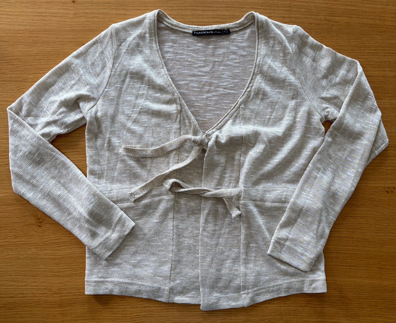 Petit gilet léger beige à nouer - Taille 1 => S - 7€, Kleding | Dames, T-shirts, Beige, Ophalen of Verzenden, Zo goed als nieuw