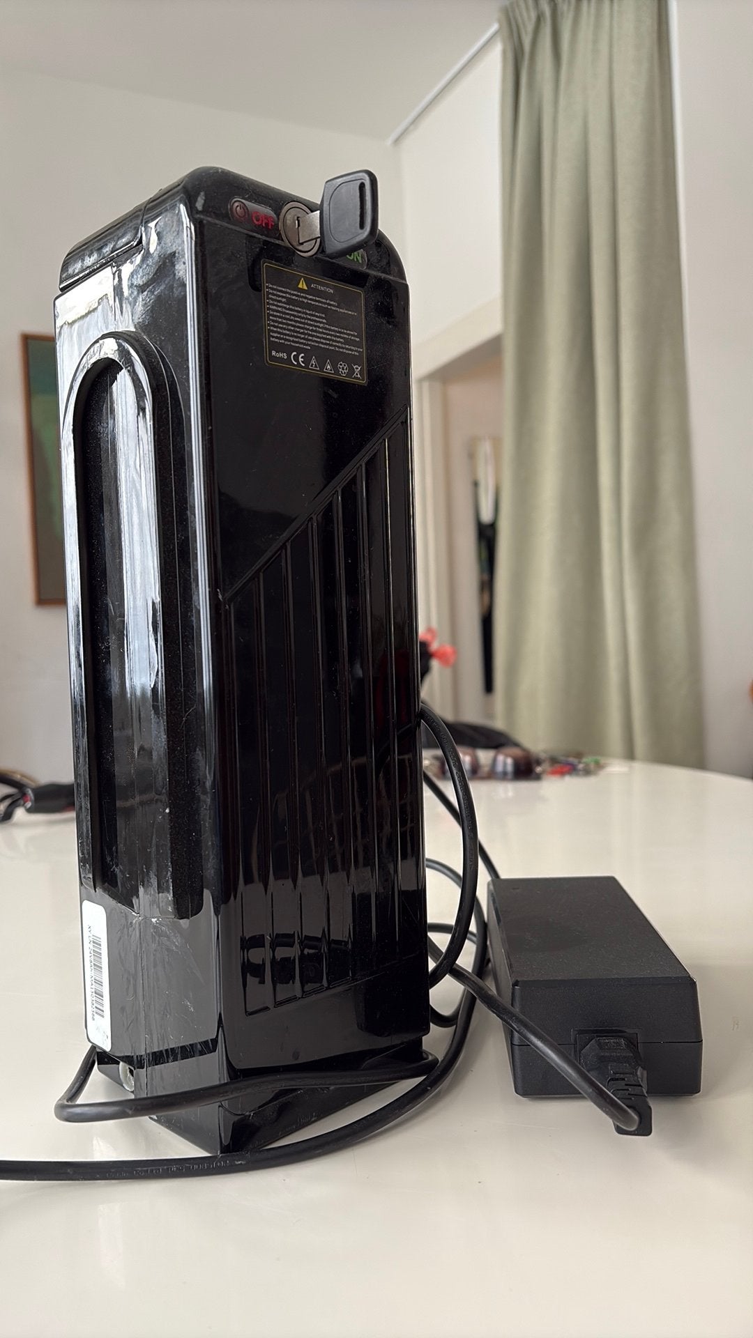 Batterie de vélo avec chargeur, Enlèvement, Comme neuf
