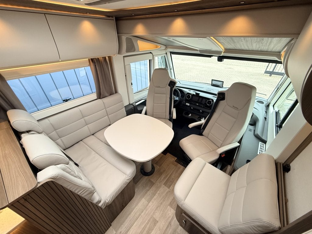 Kabe Travel Master Imperial R i830 LGB, Mercedes-Benz, Jusqu'à 4, Entreprise, Mercedes-Benz, 8 à 9 mètres