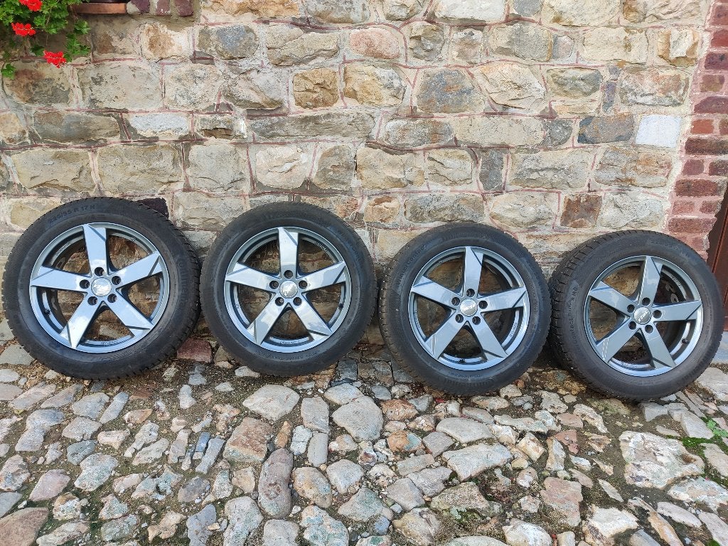 Jantes + pneus hiver 225/55 R 17, Autos : Pièces & Accessoires, Pneus et Jantes, Pneus hiver, Véhicule de tourisme, 17 pouces