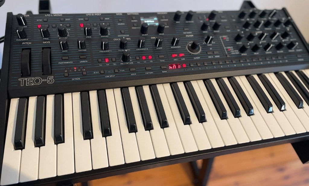 OBERHEIM TEO-5 PRATIQUEMENT NEUF, SOUS GARANTIE ENCORE 1 AN, Muziek en Instrumenten, Synthesizers, Ophalen, Zo goed als nieuw