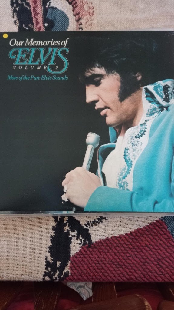 Elvis lp, Our memories of Elvis, volume 2, Engelse persing., Ophalen of Verzenden, Zo goed als nieuw, Rock-'n-Roll, 12 inch