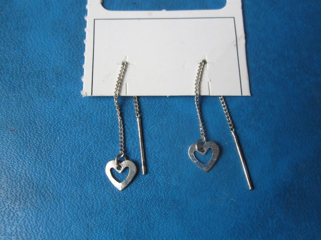 Zilverkleurige oorhangers met hartjes (nieuw), Overige materialen, Hangers, Nieuw, Ophalen of Verzenden
