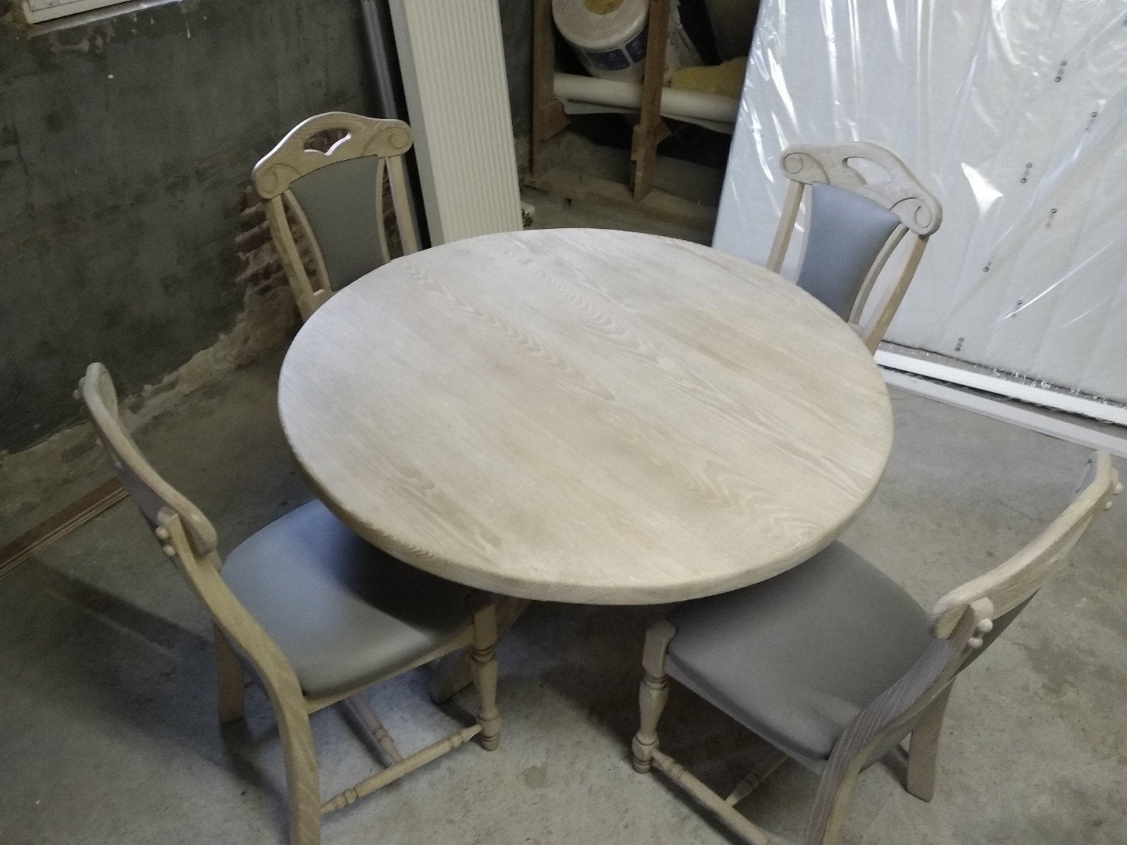 massieve eiken ronde tafel met massieve eiken stoelen, Ophalen, Nieuw, Vier personen, Eikenhout