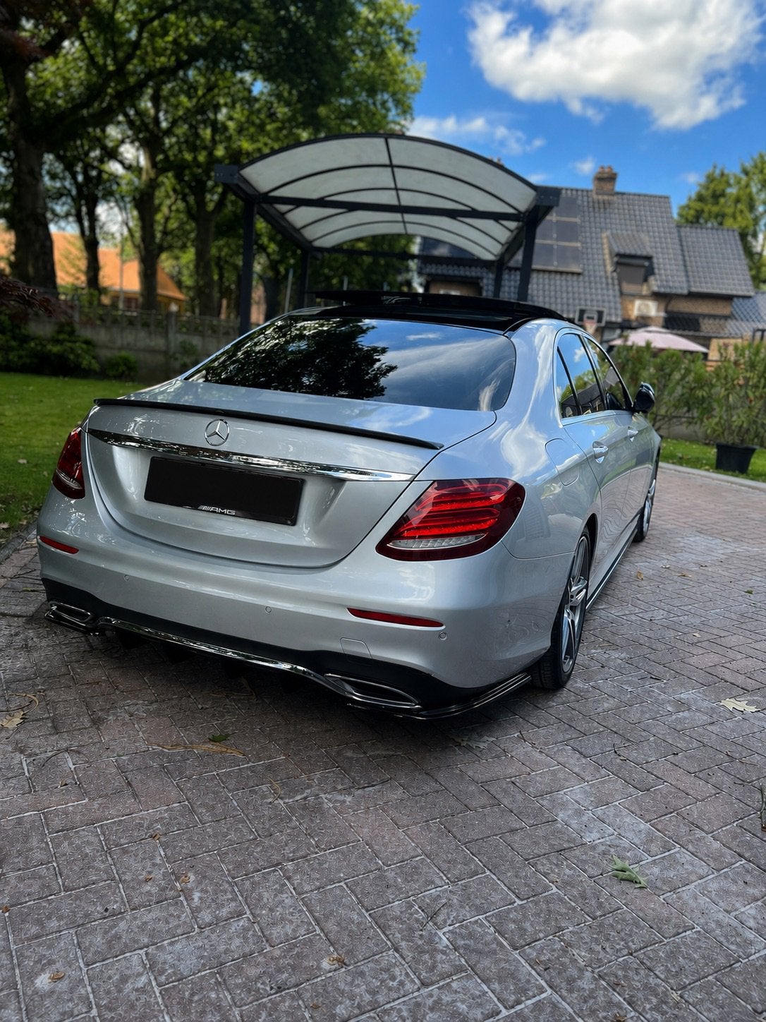 Mercedes E200 - AMGLINE, Autos, Mercedes-Benz, Cuir, Argent ou Gris, Noir, Automatique