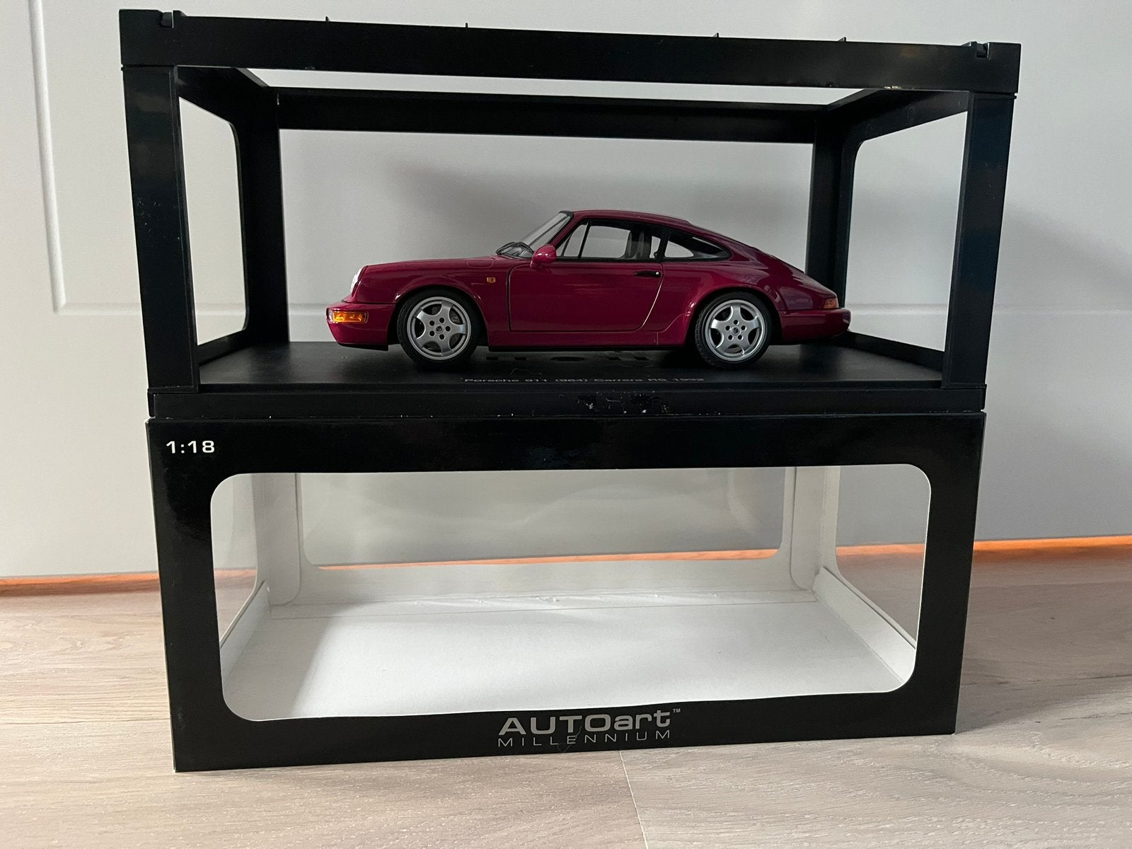 Porsche 911 (964) Carrera RS Rubystone #77893 Autoart 1:18, Hobby en Vrije tijd, Verzenden, Zo goed als nieuw, Auto, Autoart