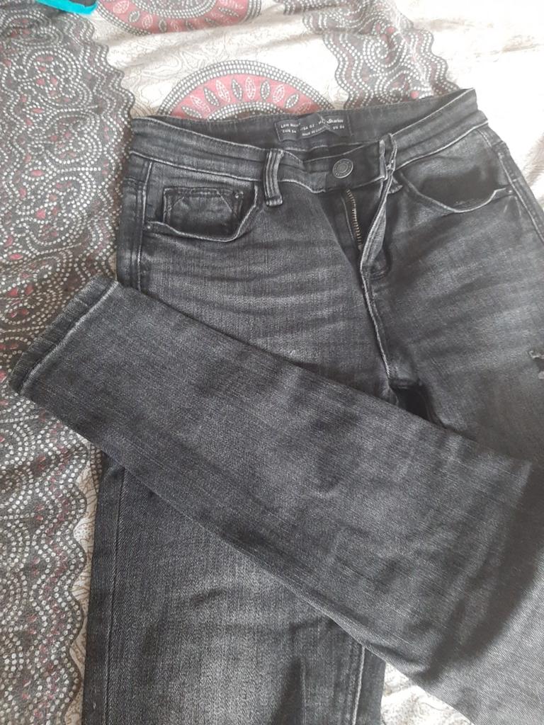 Jeans Stradivarius taille 34, Kleding | Dames, Spijkerbroeken en Jeans, Ophalen