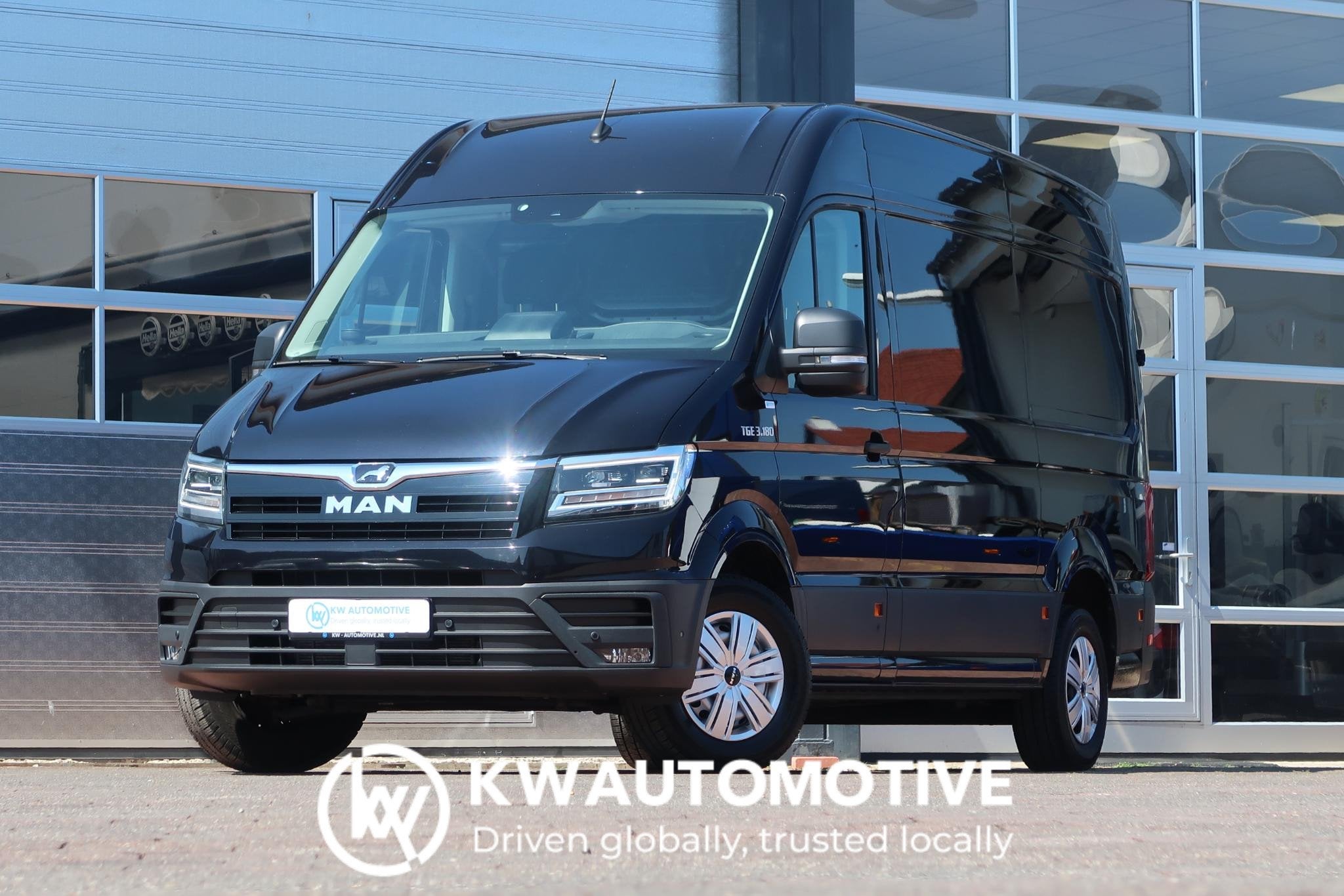 MAN TGE 35 2.0 L3H3 AUT/ LED/ CAM/ ACC/ STOELMASSAGE/ CLIMA/, Auto's, Bestelwagens en Lichte vracht, Stof, Gebruikt, Euro 6, 4 cilinders