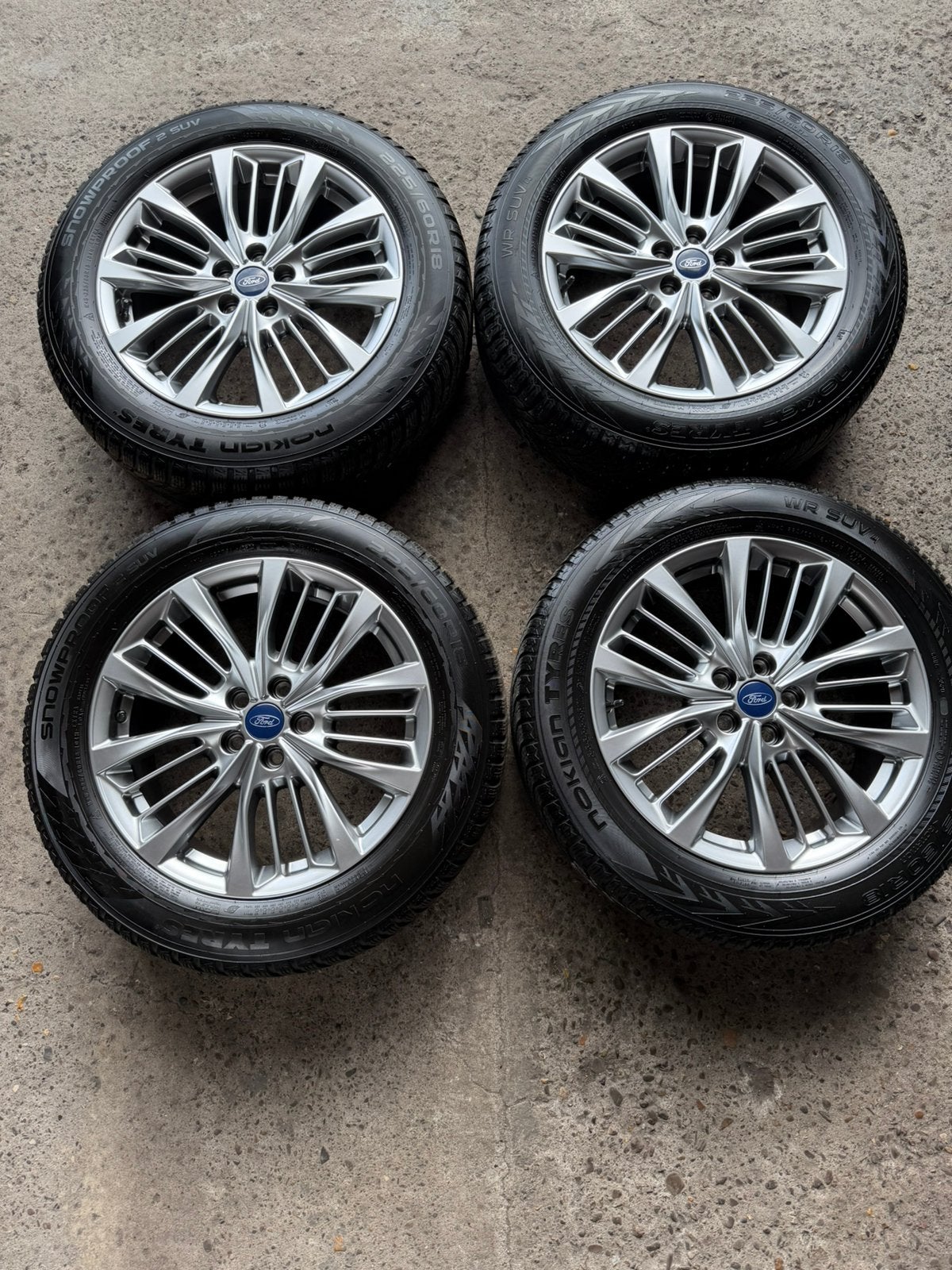 Jantes Ford Kuga d'origine de 18 pouces avec pneus d'hiver, Autos : Pièces & Accessoires, Pneus et Jantes, Pneus hiver, 18 pouces