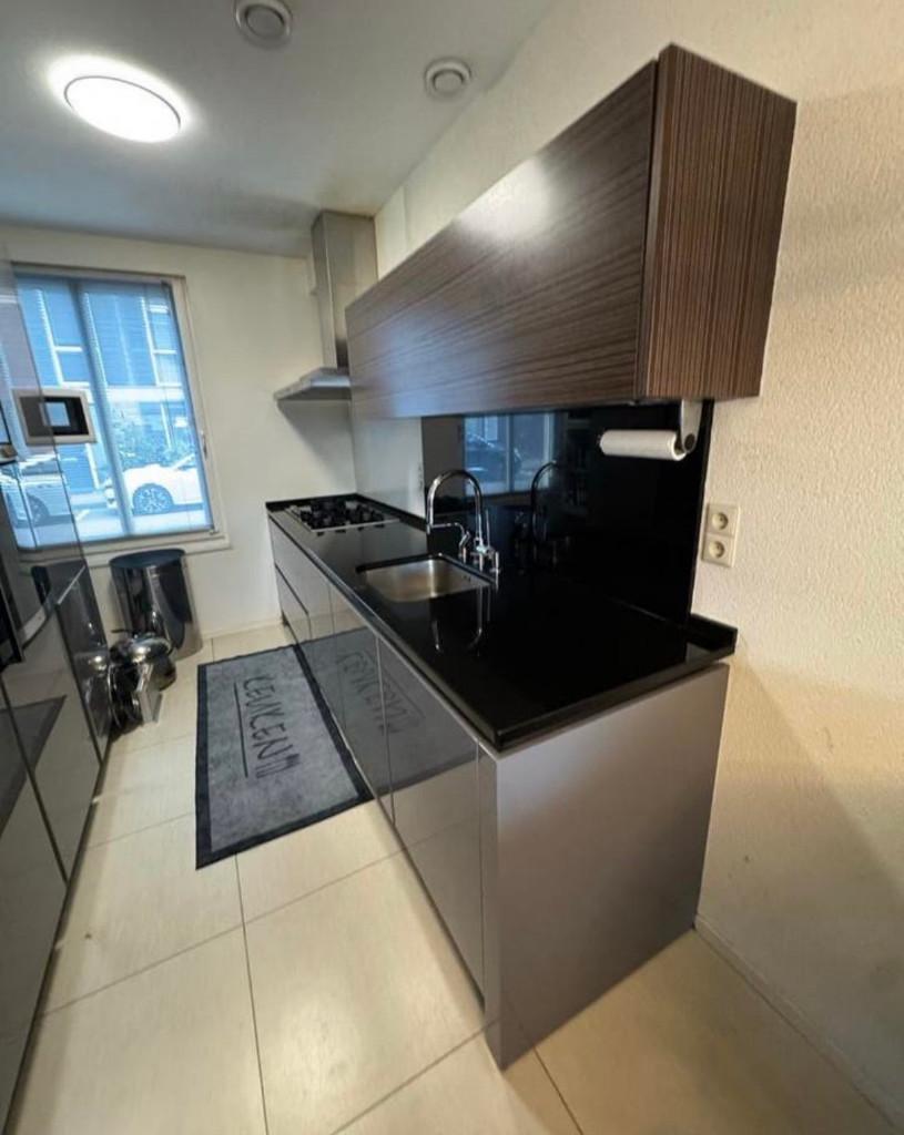 ✨TAUPE HOOGGLANS KEUKEN MET KASTENWAND✨
