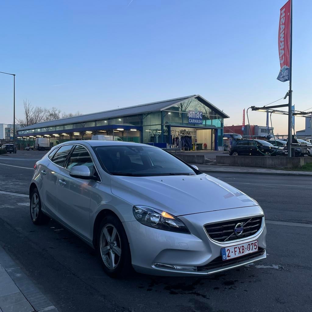 Volvo V40 D2, Autos, Volvo, Particulier, V40, ABS, Airbags, Air conditionné, Alarme, Bluetooth, Air conditionné automatique, Cruise Control