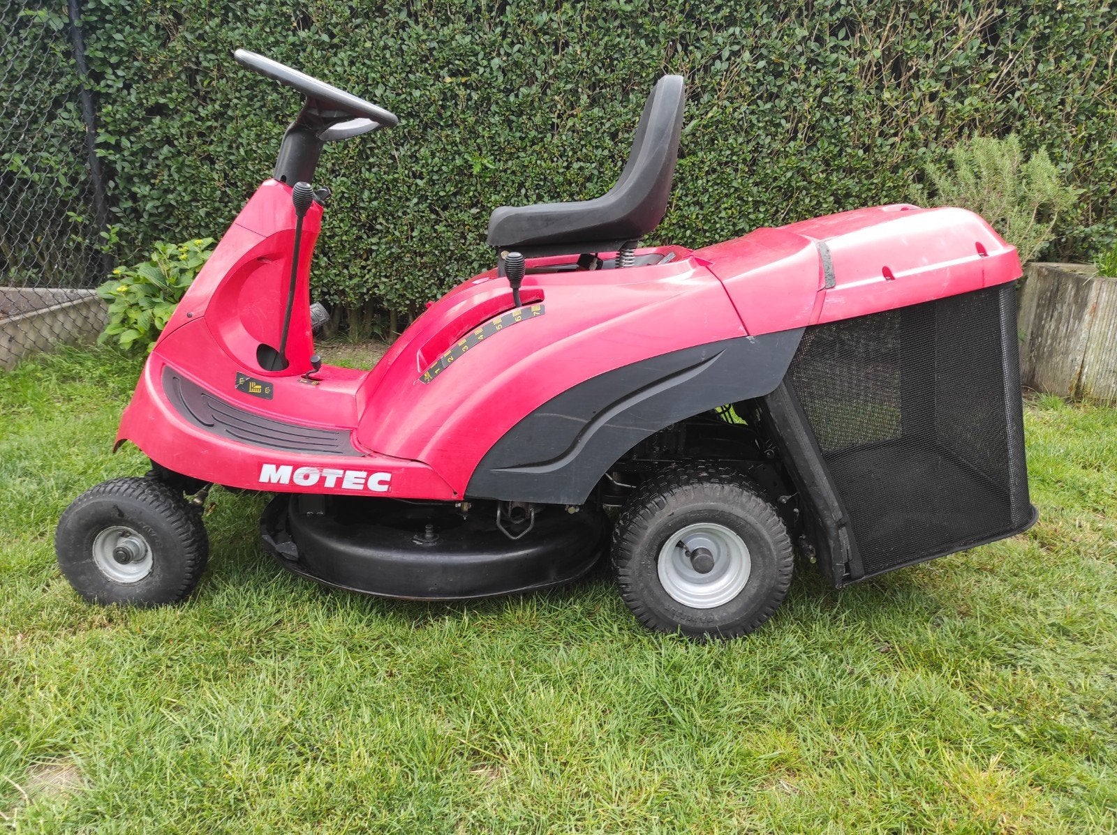 Castelgarden met nieuwe batterij, startrelais en startmotor, Tuin en Terras, Ophalen, Zo goed als nieuw, Versnellingen, Minder dan 90 cm