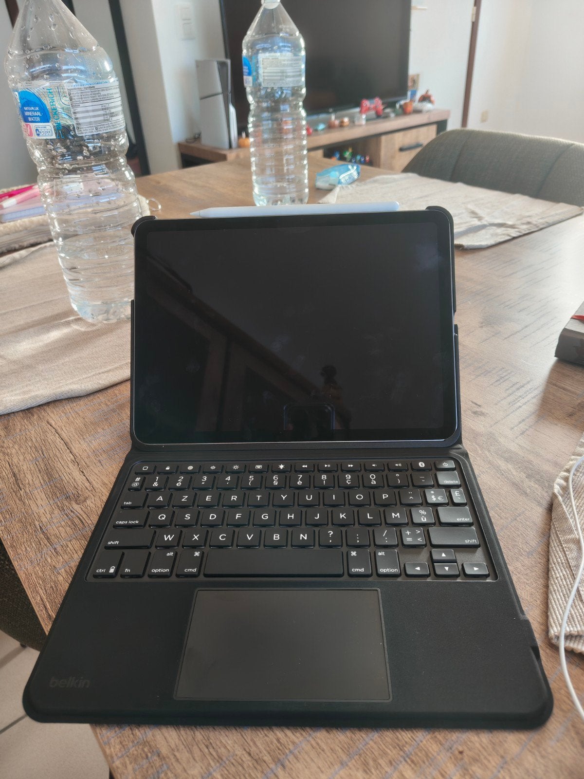 iPad Air M3 (256 GB) + toebehoorde artikelen, 11 pouces, Enlèvement, Utilisé, Wi-Fi