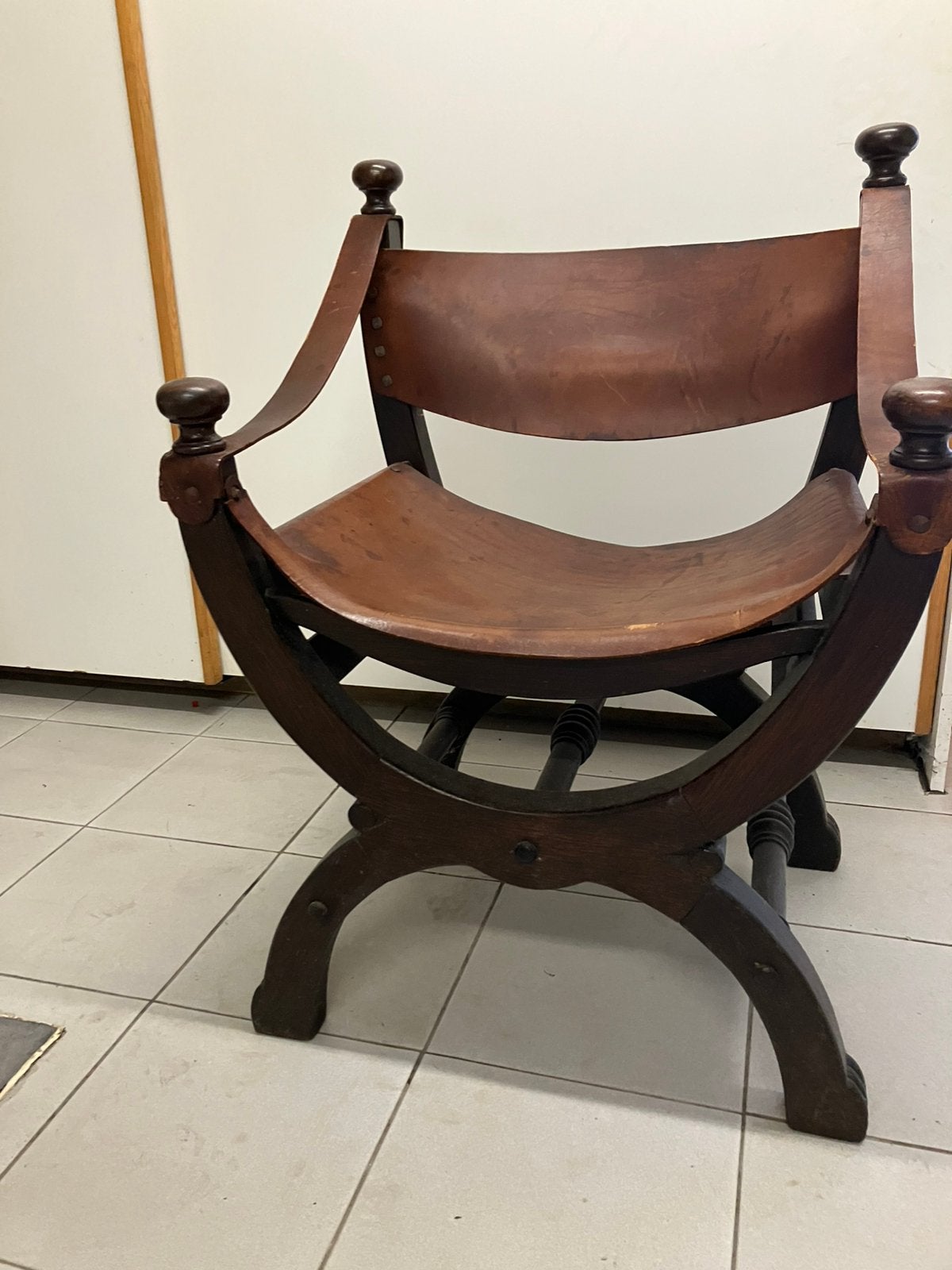 Lederen antieke stoel, Antiek en Kunst, Ophalen