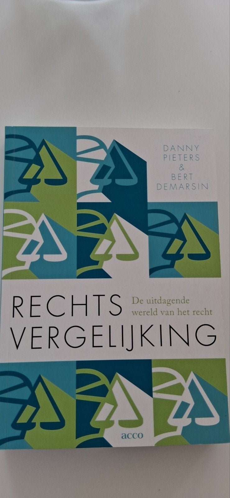 Rechtsvergelijking 9789464674477, Ophalen of Verzenden, Gelezen