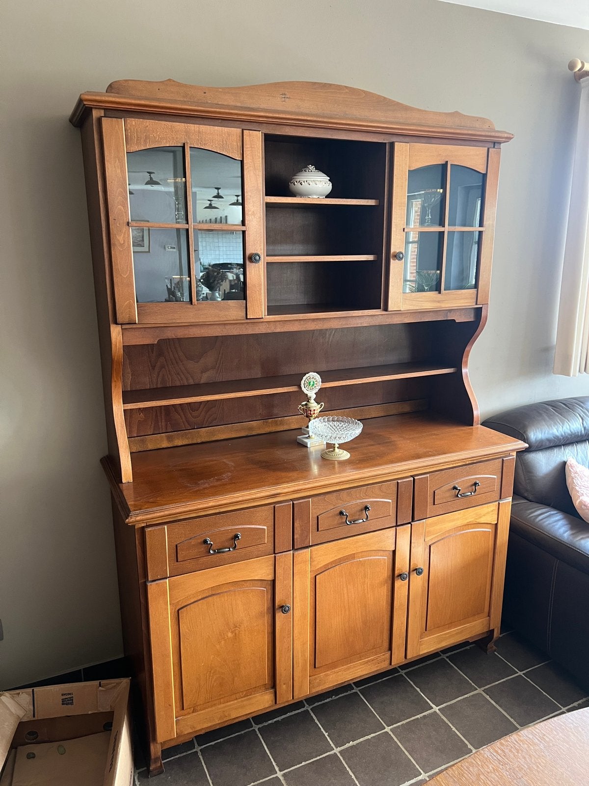Gratis klassieke kasten, tafels, stoelen, salontafels, Ophalen