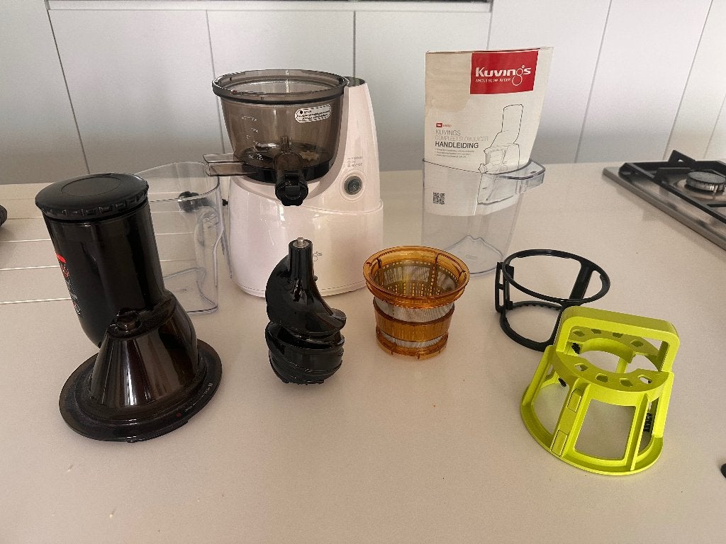 Kuvings B6000 Slowjuicer – weinig gebruikt – complete set, Elektronische apparatuur, Juicers, Ophalen of Verzenden, Zo goed als nieuw