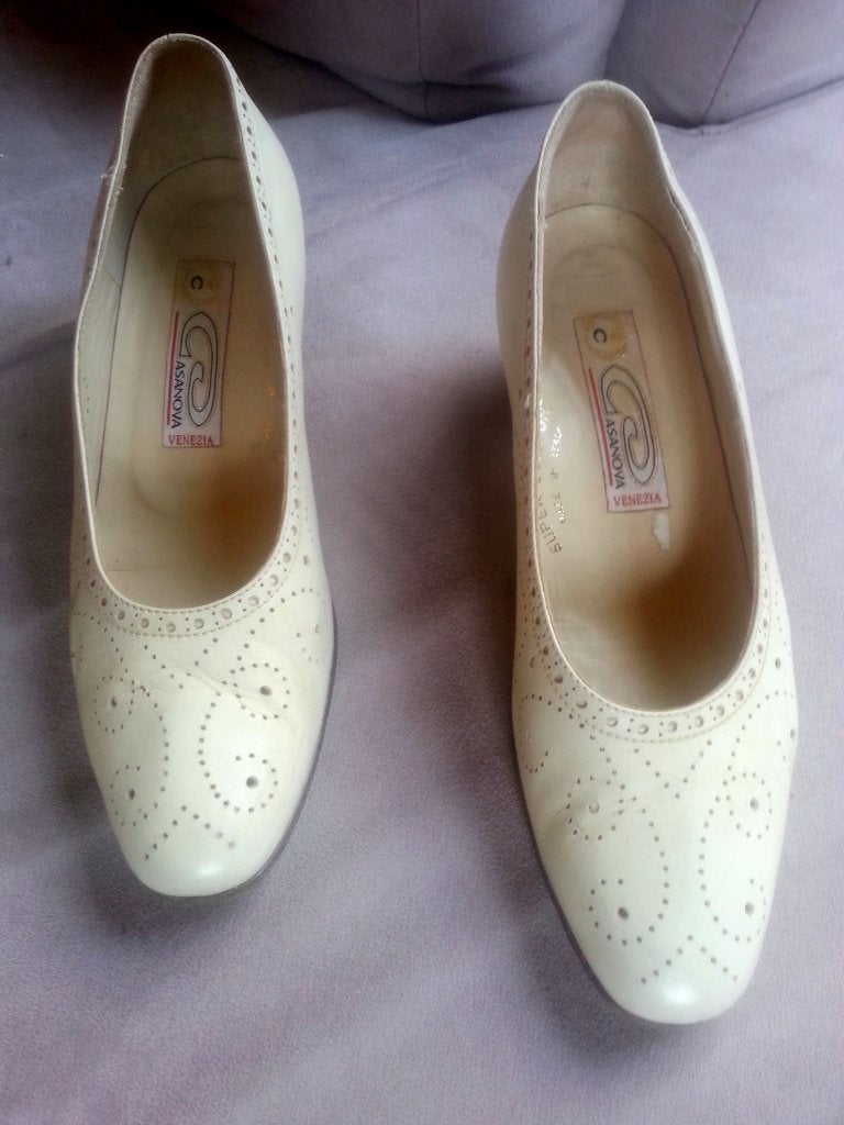 schoenen / Cassanova / 37,5 / ecru, Schoenen met lage hakken, Beige, Ophalen of Verzenden, Gedragen