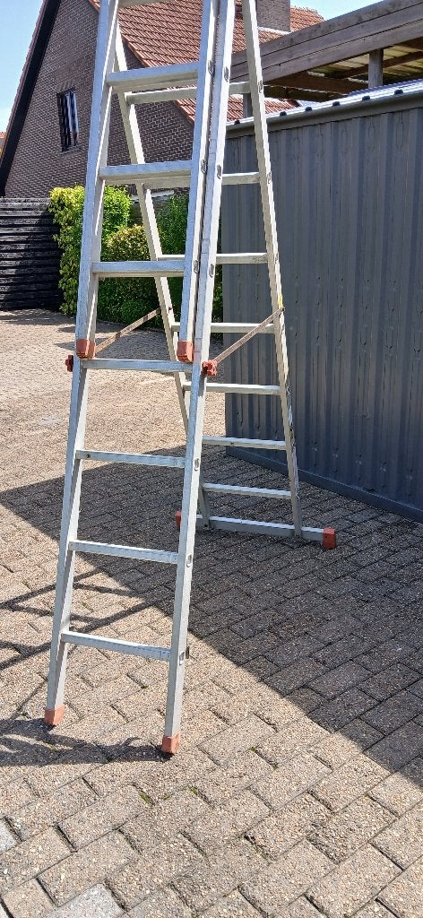 Ladder driedelig, Doe-het-zelf en Bouw, Ladders en Trappen, Ophalen, Zo goed als nieuw, Ladder, Opvouwbaar of Inschuifbaar