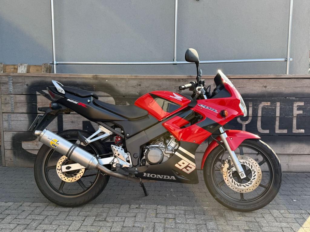 Honda CBR 125, Sportuitlaat, Sport, 125 cc, 11 kW of minder