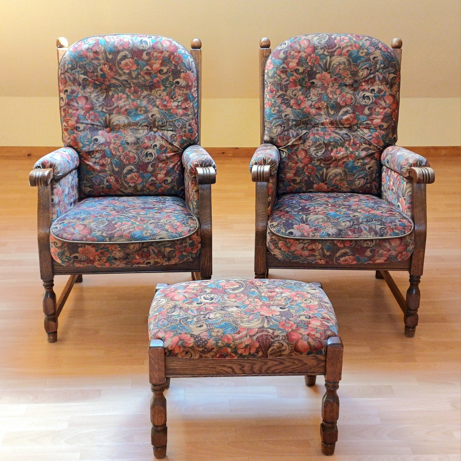 Deux fauteuils et repose pieds, Enlèvement