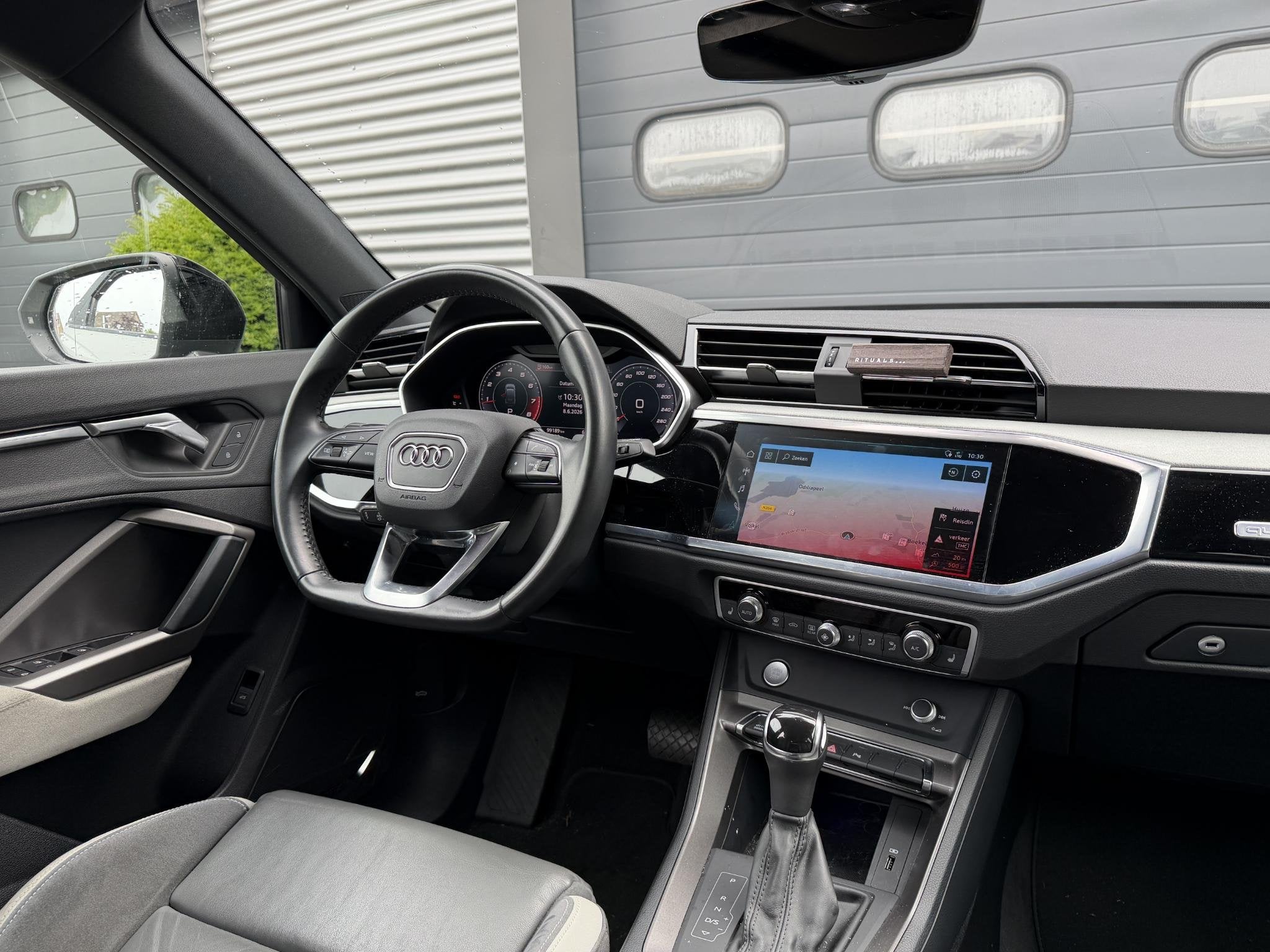 Audi Q3 Sportback 45 TFSI quattro edition one | Panoramadak, Auto's, Automaat, Gebruikt, 4 cilinders, Automatische klimaatregeling