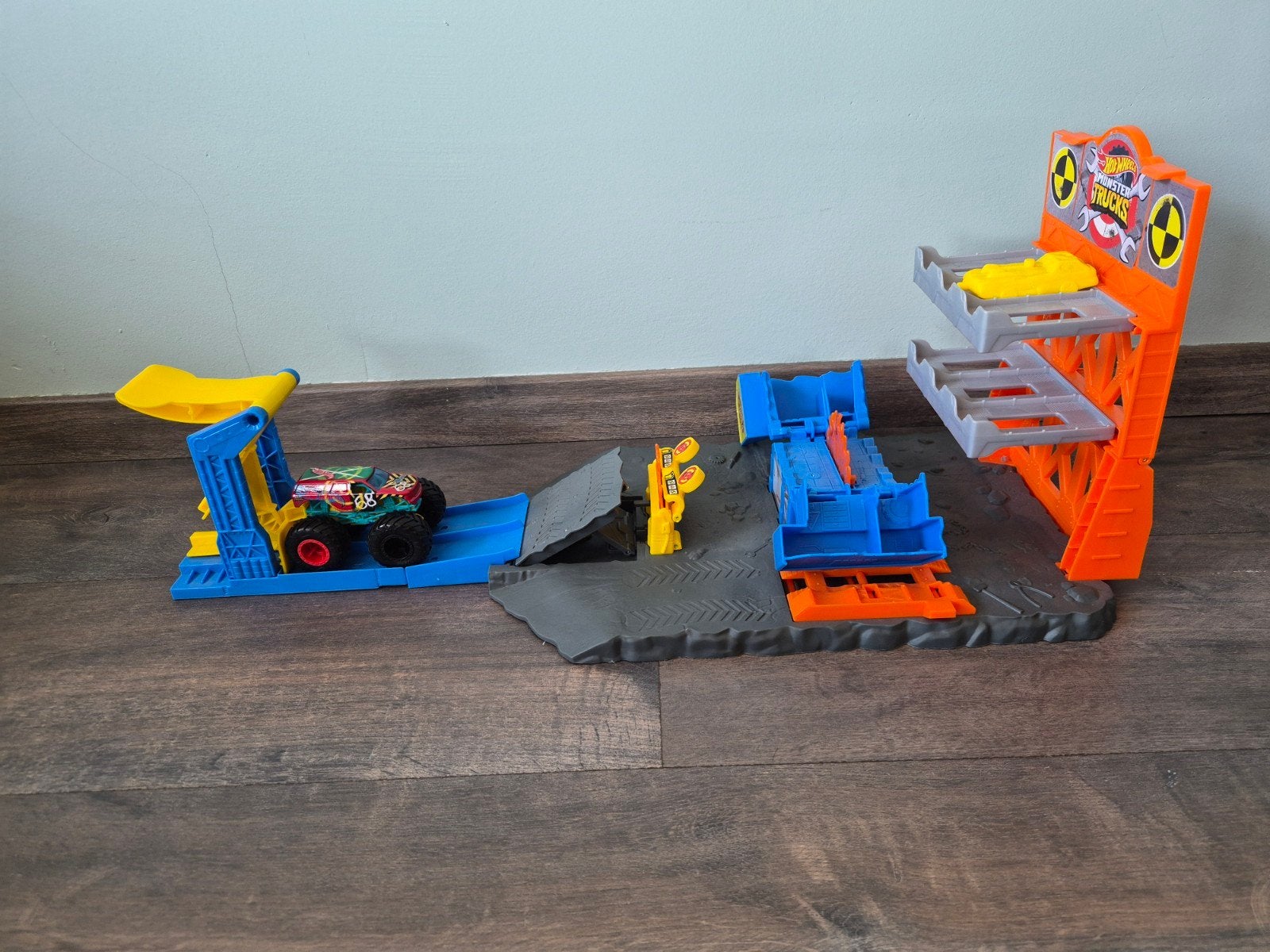 Circuit / Set de jeu Hot Wheels Monster Trucks (Démolition /, Enfants & Bébés, Jouets | Circuits, Enlèvement, Utilisé, Circuit