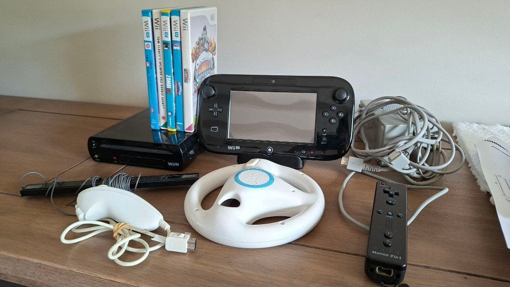 WII U premium console, gamepad en 5 games, Games en Spelcomputers, Ophalen of Verzenden, Zo goed als nieuw, Met 2 controllers