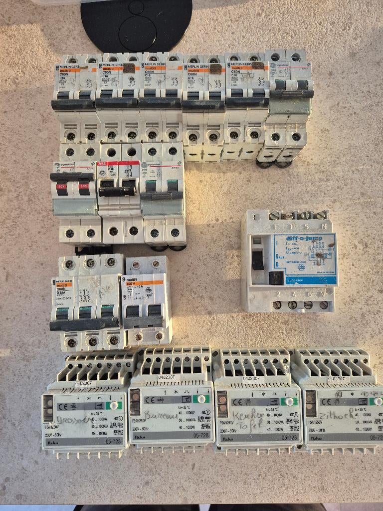 Zekeringen/ automaat/ dimmer, Ophalen, Gebruikt