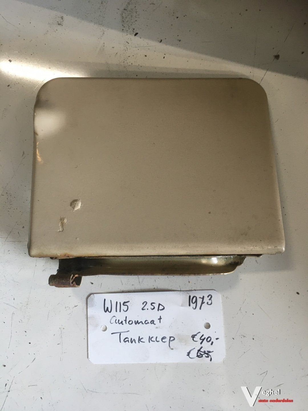 Mercedes W115 1973 2.5 diesel Tankklep, Gebruikt, -, Deur, -